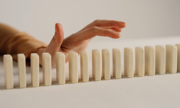 Jugar al dominó es cosa bien diferente del efecto dominó