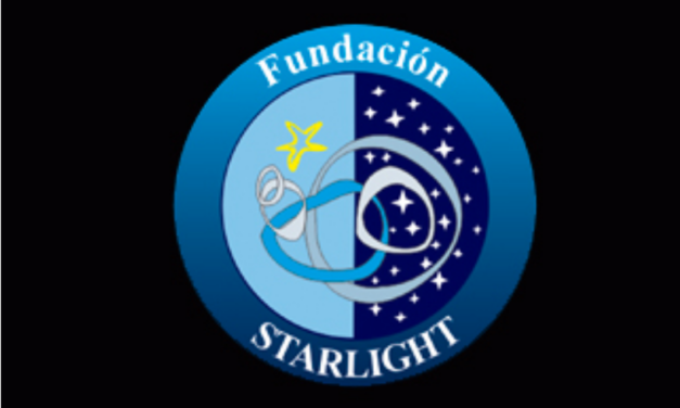 Paula Patiño, asociada de ASCEGA, recibe el título de monitor astronómico de Starlight
